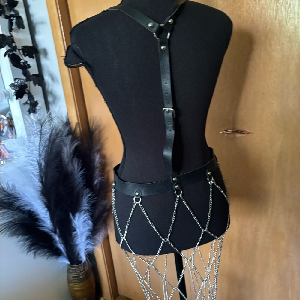 Fashion Nova Black and Silver Chain Belt - Picture 6 of 9